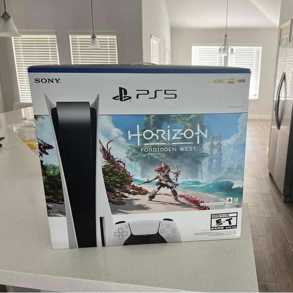 PS5 - Picture 1 of 3